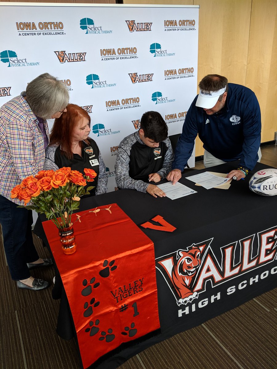 vhstigers's tweet photo. Congrats to Javi Sanchez on signing with @ICCCRugby !  @WDMvalleyrugby https://t.co/tan5ClkQZy