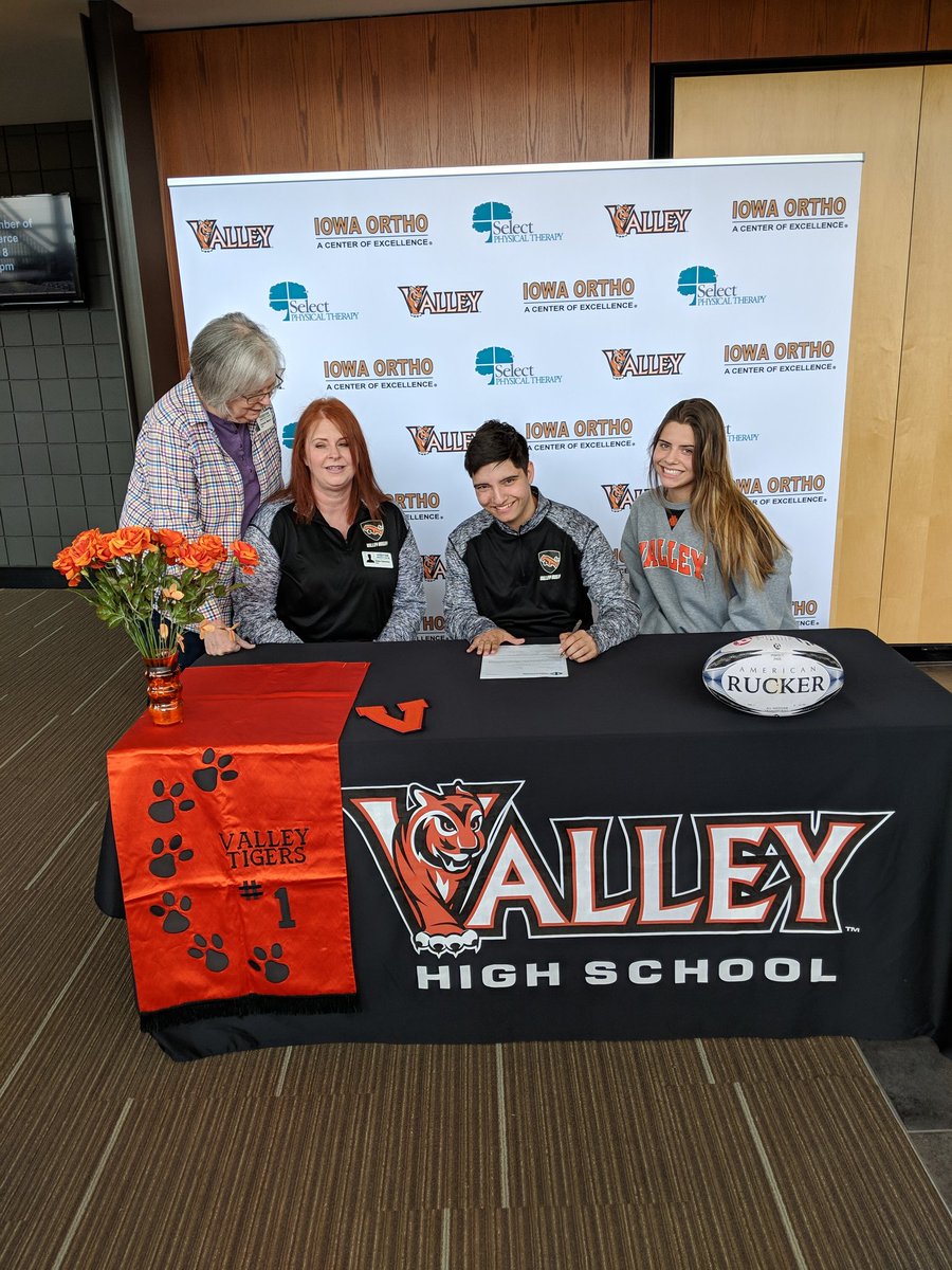 vhstigers's tweet photo. Congrats to Javi Sanchez on signing with @ICCCRugby !  @WDMvalleyrugby https://t.co/tan5ClkQZy