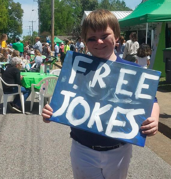 Thanks to everyone who made this year's #EBArtWalk amazing, especially all our volunteers! 😃 We couldn't do it without you! 😍 #ilovememphis
(📷 @AHandmadeTouch)