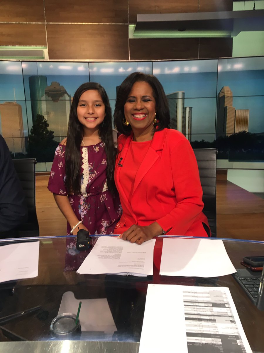 CisnerosABC13's tweet photo. Ever 👀 2 Mels on our anchor desk? @MelanieLawson13 said hello to Melanie from #Matthys elementary @HoustonISD They ❤️ being poolside and I ❤️hosting their tour @abc13houston @ABC13andYou https://t.co/JbrYapdd7Q