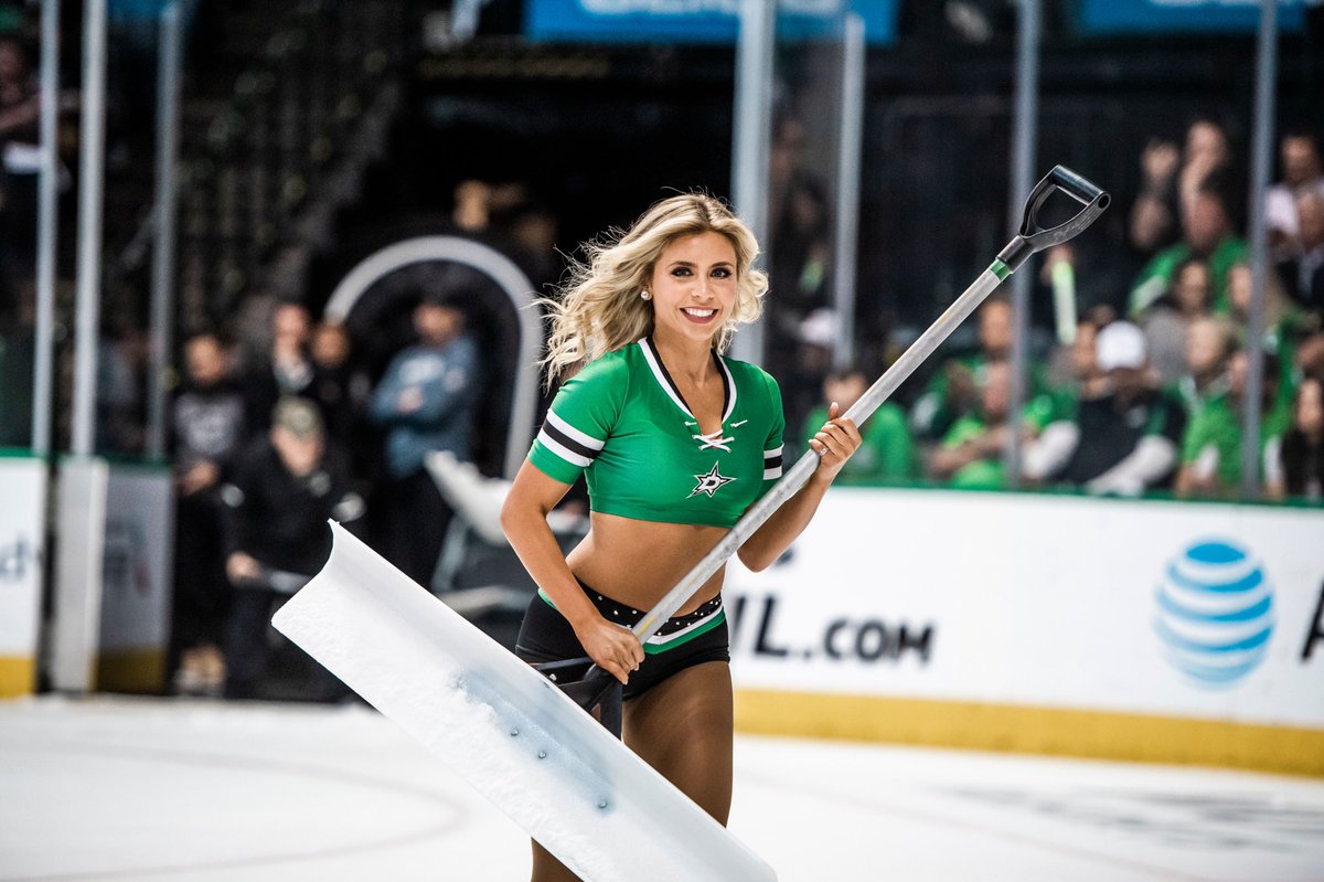 Get out of the rain and come cheer on the Stars tonight at <a href="/AACenter/">American Airlines Center</a>! Game 4 begins at 8:30pm! ⭐️s vs. 🎶s #DSIG #stanleycup #GoStars #beloudweargreengostars