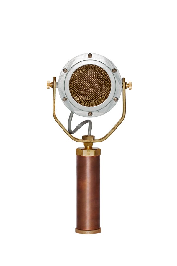 SoundPure's tweet image. Another talismanic piece of art form #EarTrumpet! Meet the Delphina, @DelMccoury favorite microphone of the last 2 years! ow.ly/gIrW30oBFIB @eartrumpetaudio #soundpure #soundpurestudios #durhamnc #bluegrass #americana #microphones #proaudio #eartrumpetaudio