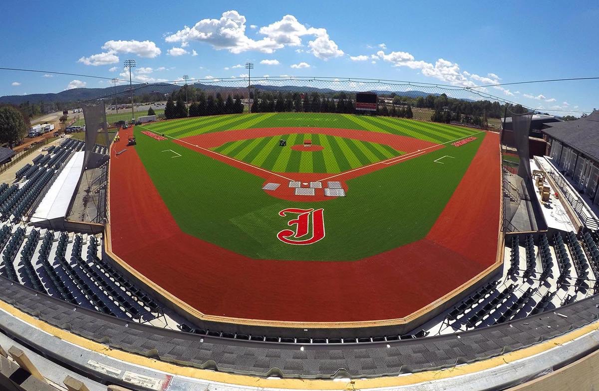 DMB_3_'s tweet photo. Blessed to say that I have Committed to Jacksonville State University!! First I want to thank the man upstairs for this opportunity. Thank you to my family, friends, teammates, and Coaches for helping me reach my goal. JSU here I come ! @Rockmartdugout @OfficialGHSA @JSUBB https://t.co/vQGwZa5sMh