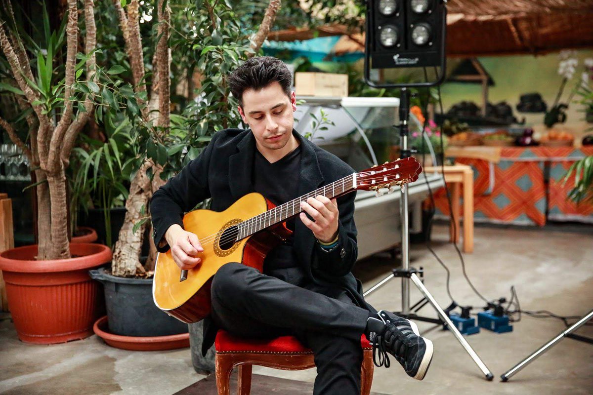 77SoundStudio's tweet photo. Welches ist wohl mein Instrument?

#gitarre
#meininstrument https://t.co/FIQOKqUpyI