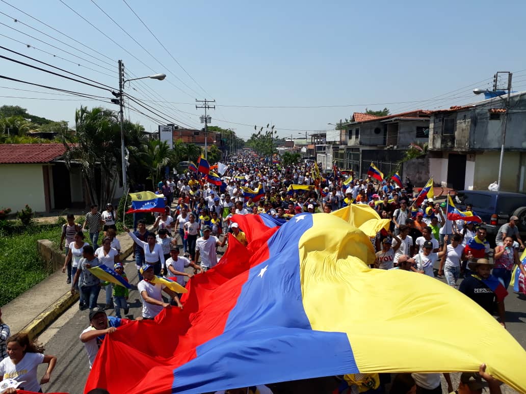 jguaido's tweet image. Ante el avance de la #OperaciónLibertad, el régimen cobarde trata de demostrar con represión focalizada un control que ya no tiene. 

No le queda respuestas, no le queda nada. Se vieron débiles ayer y hoy lo están más, porque #Venezuela va con todo en las calles.