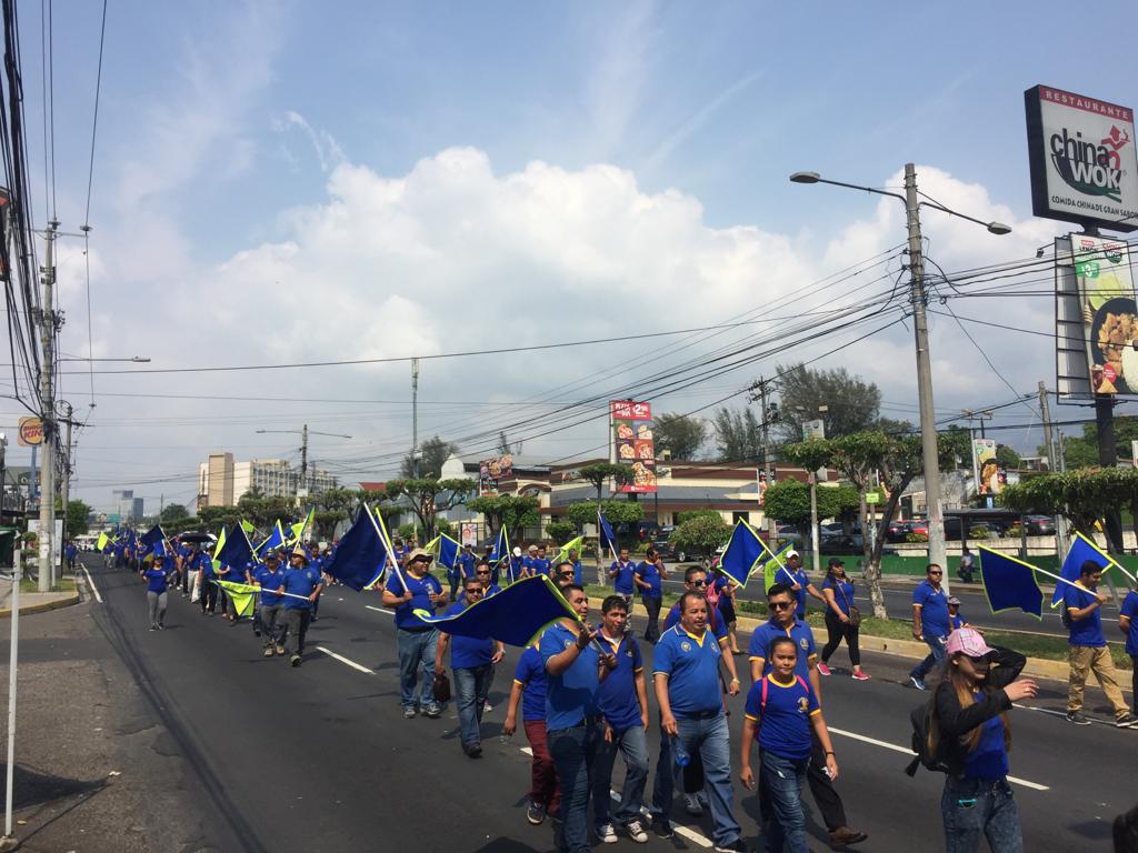 FUNDAHMER's tweet photo. Hoy 1 de Mayo, #DiaDelTrabajo, #Fundahmer apoya a los trabajadores en todas sus luchas!
1. Nacionalizar las pensiones
2. Aumentó de Salario mínimo
3. No privatización del agua
4.Respeto a la libertad sindical.
5. No más de 8 horas de trabajo.
#ContinuamosApoyando https://t.co/F0vbTVfB9R