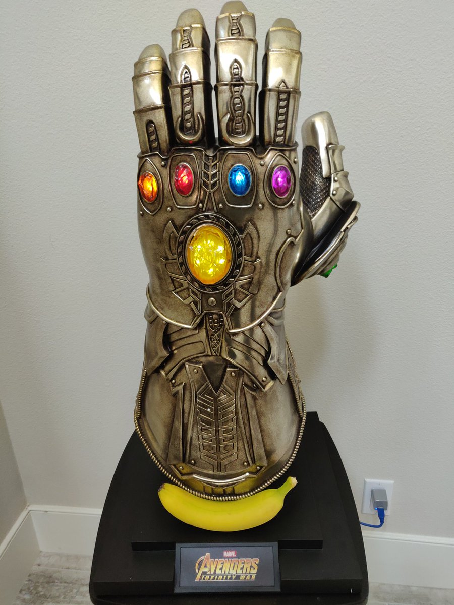 shroud's tweet photo. Underestimated the size of this thing.. gotta rethink how I'm gonna put it in my stream room. (Banana 🍌 for scale.) https://t.co/zQsNIkxMNq