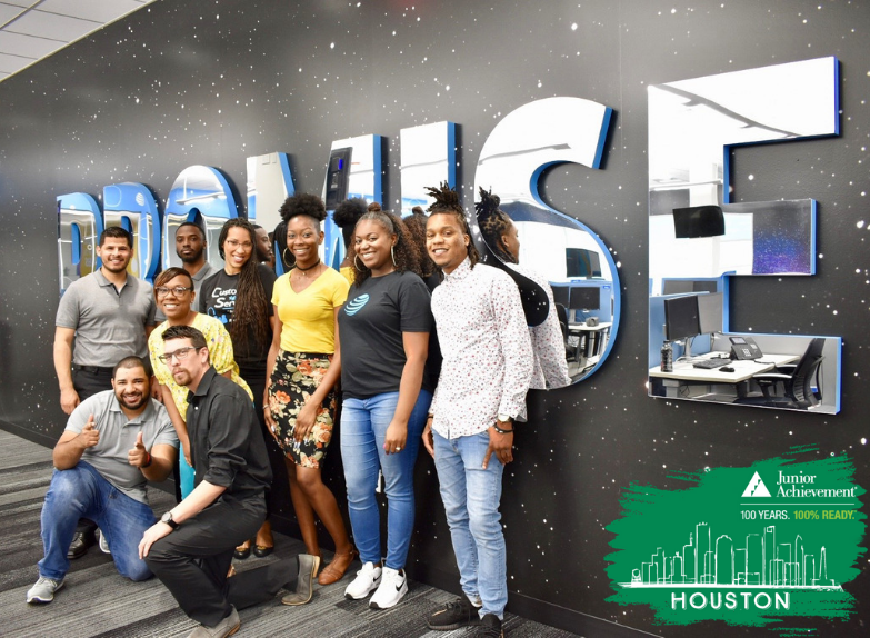 JA_SET's tweet photo. Thank you to the great @connecthtx volunteers for hosting students from @SHMSTC for a #JAJobShadow! By volunteering your time, you are helping students chart their futures - giving them tools to achieve their full potential! #LifeAtATT #HoustonCLG @ATT https://t.co/LMmboqaq6Z