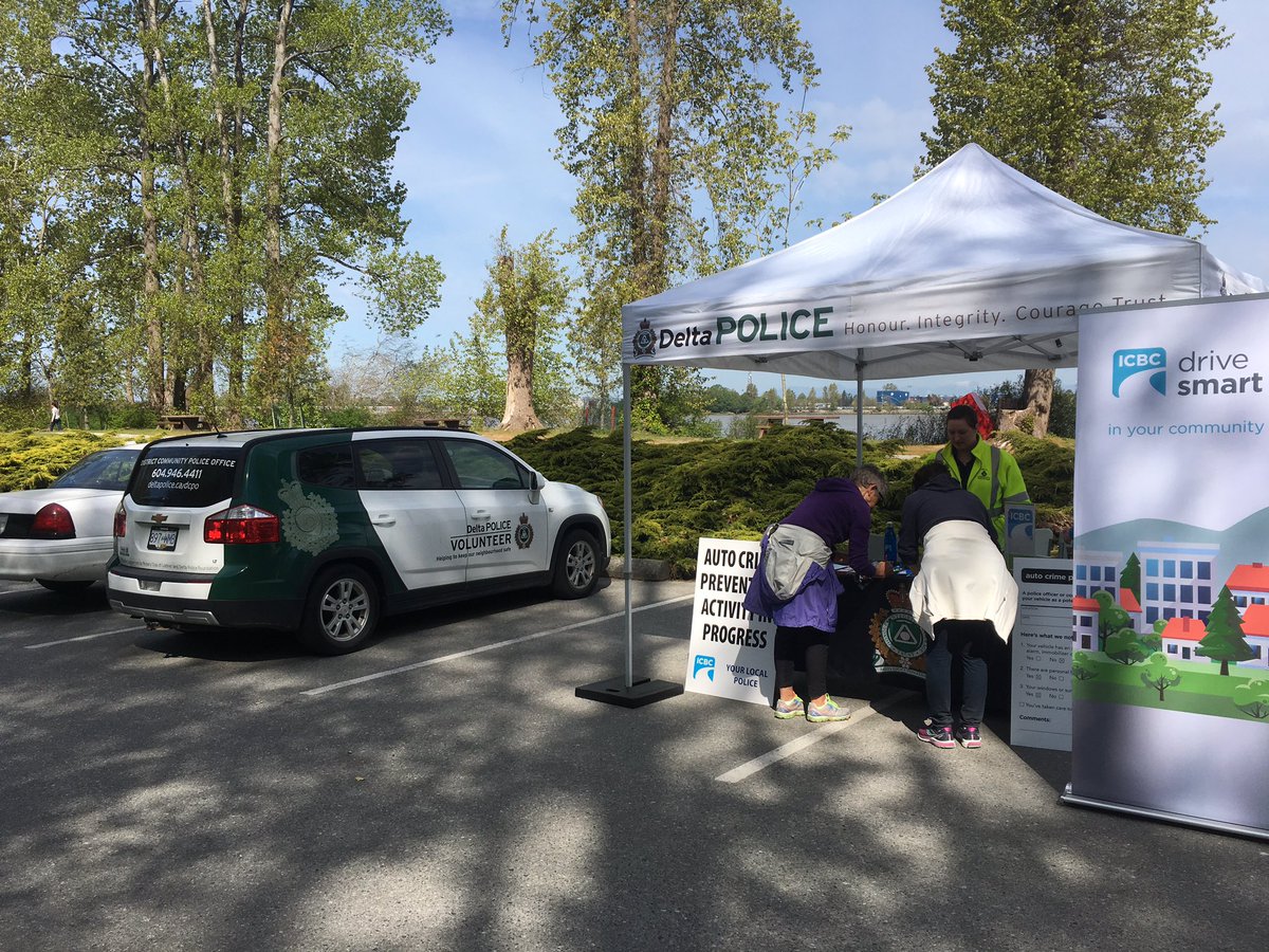 DeltaPoliceDCPO's tweet image. .@deltapolice is at Deas Island Park today until 1230pm with @icbc to talk auto crime prevention. If you park your vehicle and plan to leave it unattended, lock it up and leave any valuables at home if possible. #LockOutAutoCrime