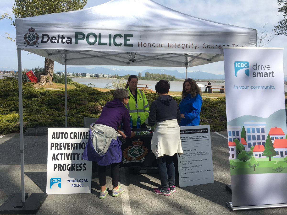 DeltaPoliceDCPO's tweet image. .@deltapolice is at Deas Island Park today until 1230pm with @icbc to talk auto crime prevention. If you park your vehicle and plan to leave it unattended, lock it up and leave any valuables at home if possible. #LockOutAutoCrime