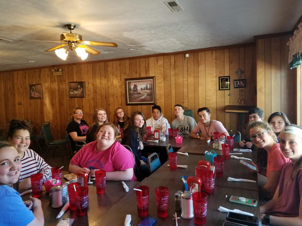 Awesome lunch at Hale's after our leaders went to <a href="/ShawsvilleMS/">Shawsville Middle</a> to talk to the 8th graders about STAMPEDE!! Thanks <a href="/MCEFVA/">MO CO Educatnl Fndtn</a> for the grant that allowed is to get the bus! #EMHSLeaders #FreshmanMentors <a href="/EMHSMustangs/">Eastern Montgomery High School</a> <a href="/kirby_class/">Kirby's Class</a> <a href="/MarkMiear/">Mark Miear</a>