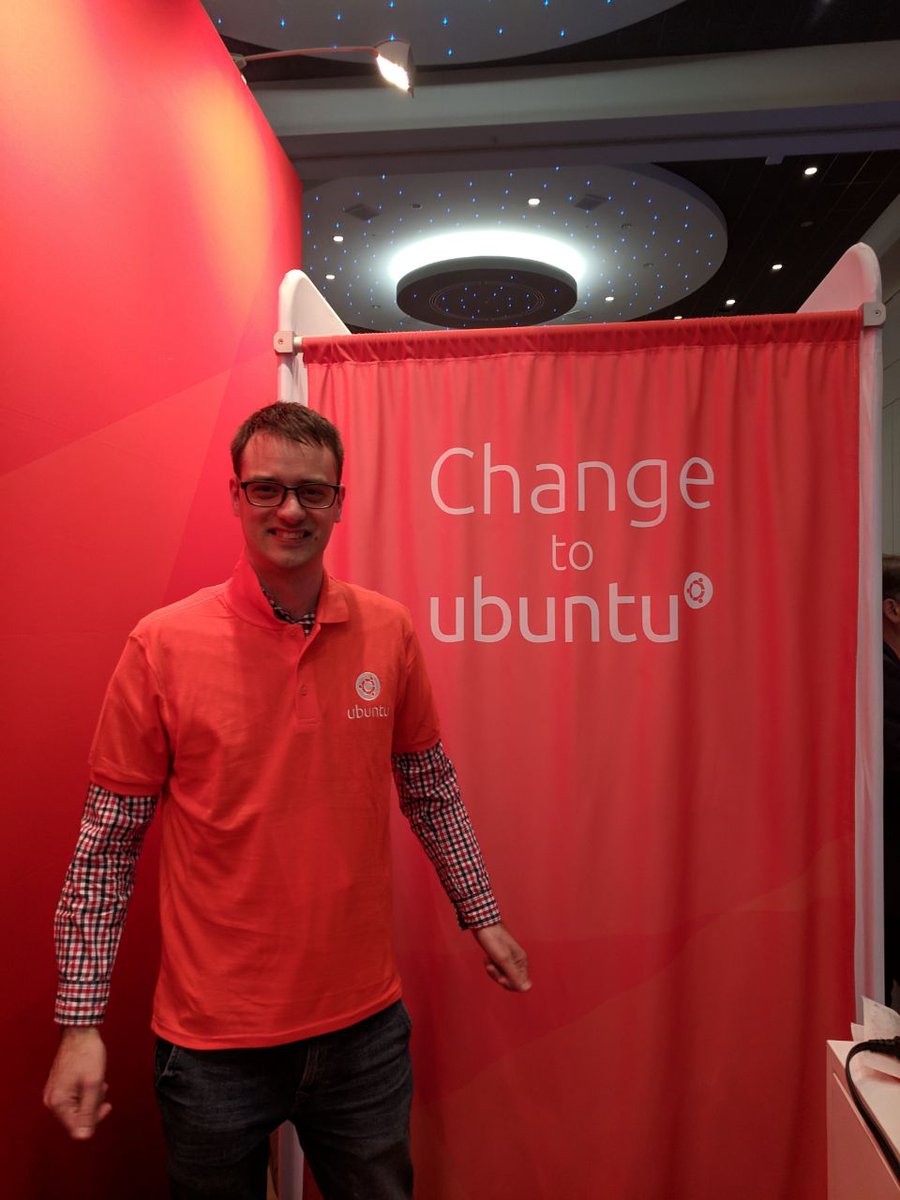 ubuntu's tweet photo. The exhilarating effect of the #change2ubuntu booth!
#OpenInfraSummit https://t.co/ShQpARbFaS