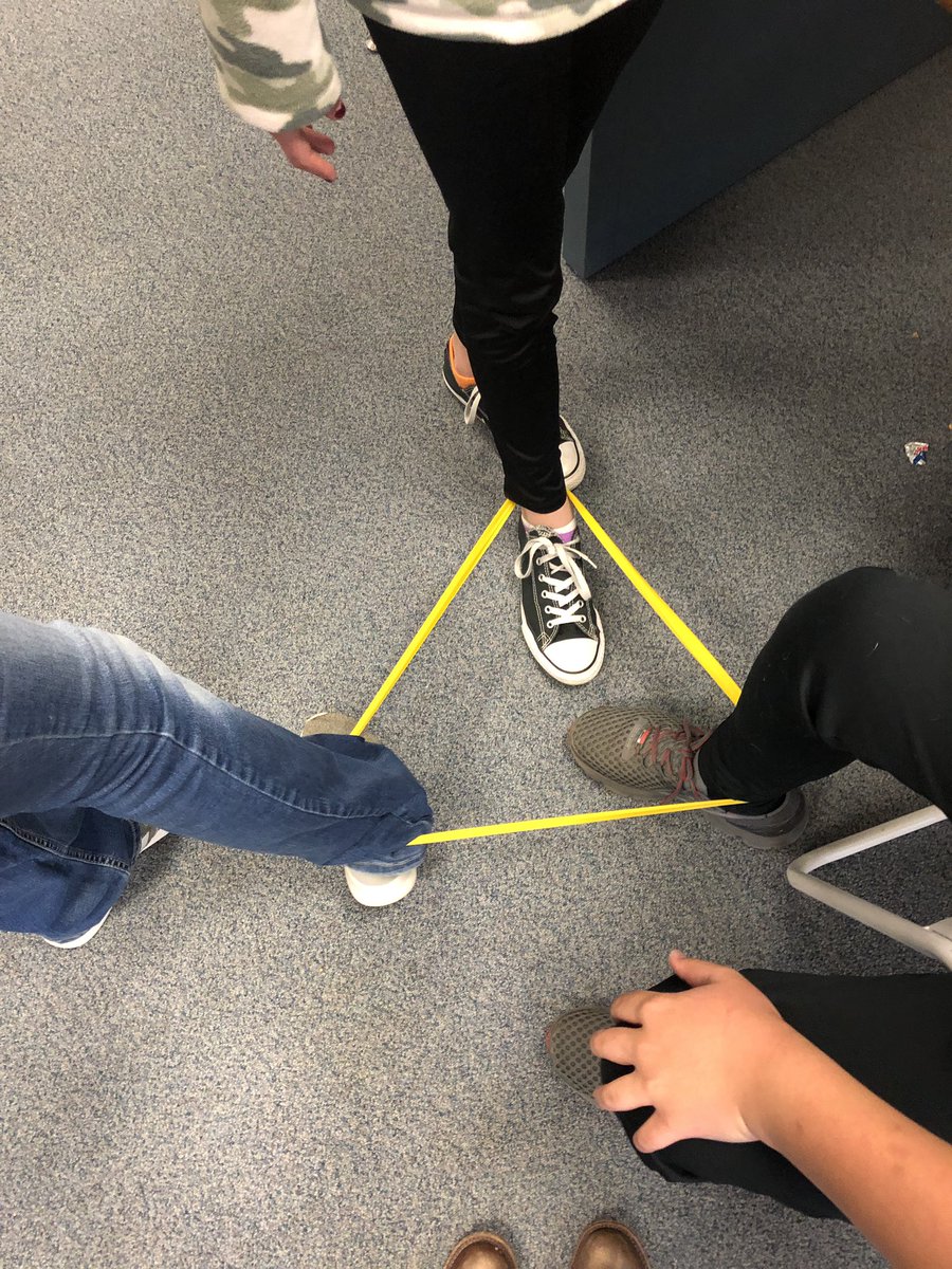 van_tastic6's tweet image. Practicing naming triangles! #totalphysicalresponse #rooneyranch #jeffcoschools