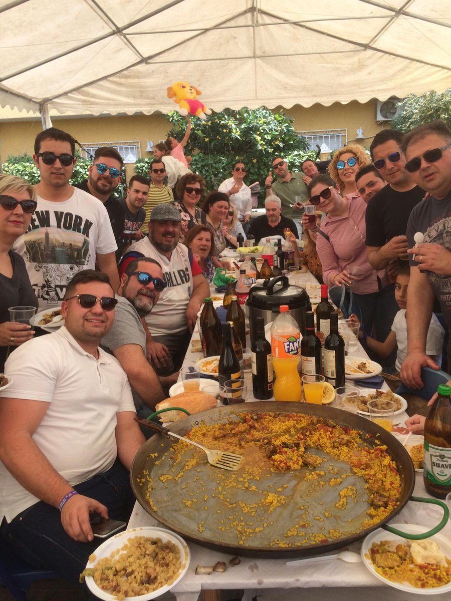 ceuti_pp's tweet photo. Hoy #1deMayo estamos con los vecinos de #LosTorraos en su fiesta de San José Obrero, con un arroz riquísimo preparado por nuestro alcalde @juanfeceuti 
Viva Los Torraos!! 💃🐎🐴🌷
@ceuti_pp
@PPRMurcia
@LopezMirasF
#centradosentufuturo
#centradosenlostorraos
#JuanFelipeXCeutí https://t.co/kZVXZGWS8q