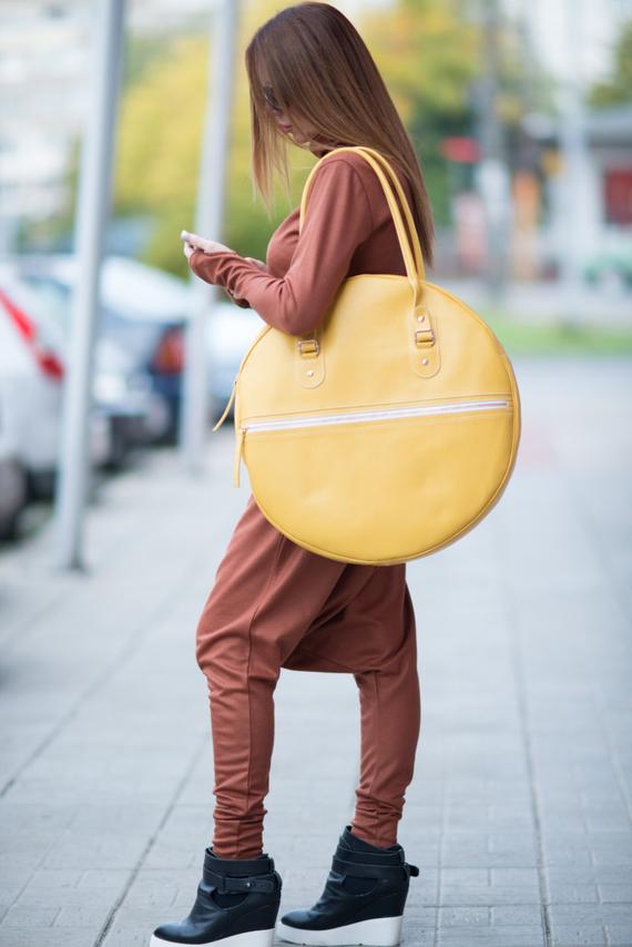 EUGfashion's tweet image. Circle Bag, Round Leather Bag, Genuine Leather Bag, Women tote, woman bag, Leather Tote Bag, Leather Yellow Tote Circle Bag - BA0840LD #ToteBag #LargeBag 
$179.00
➤ goo.gl/6i1eHe