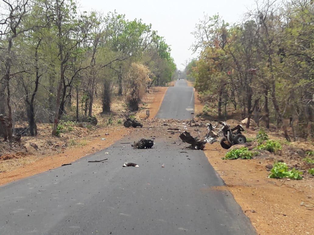 Anilkum46292084's tweet photo. #Gadchiroli 16 soldiers are reportedly martyred in a naxal attack in gadchiroli,#Maharastra....💔💔😭#SHAME💔☹️ https://t.co/p28vExVd7J