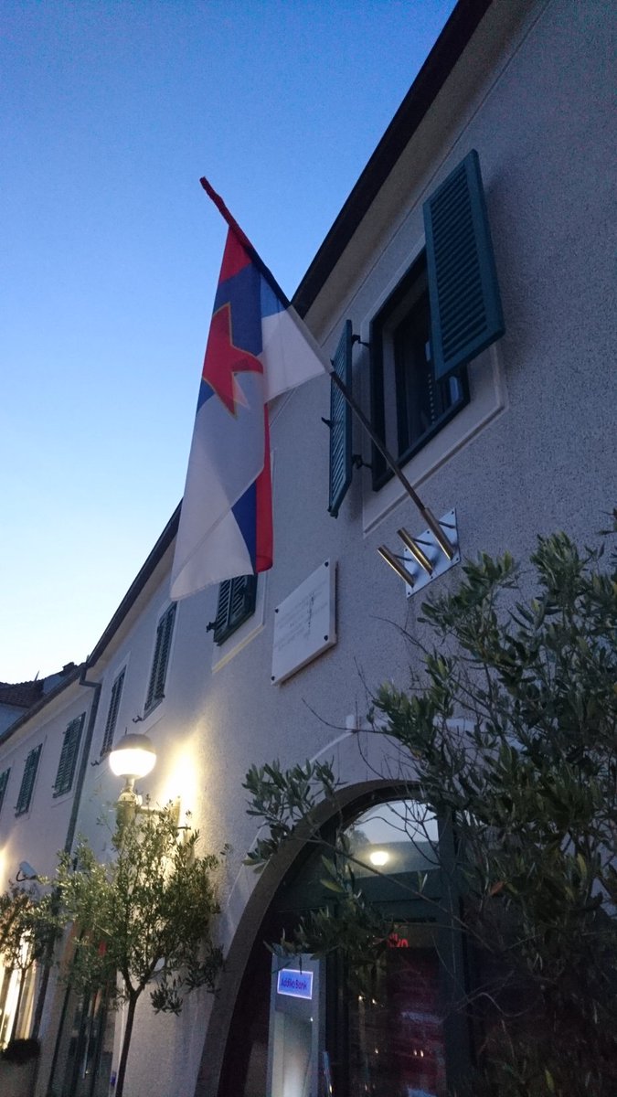 m_budimlic's tweet image. Slomljena jeste ali mrtva nije #HercegNovi #SRCG #Jugoslavija