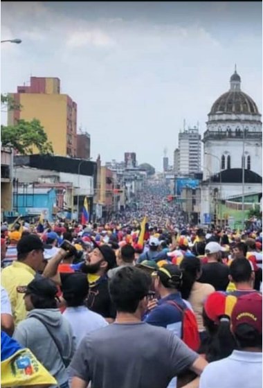 CPirineos1's tweet photo. @jguaido San Cristobal presente 1 de mayo #VamosConTodo https://t.co/gQ4xVU5zTW