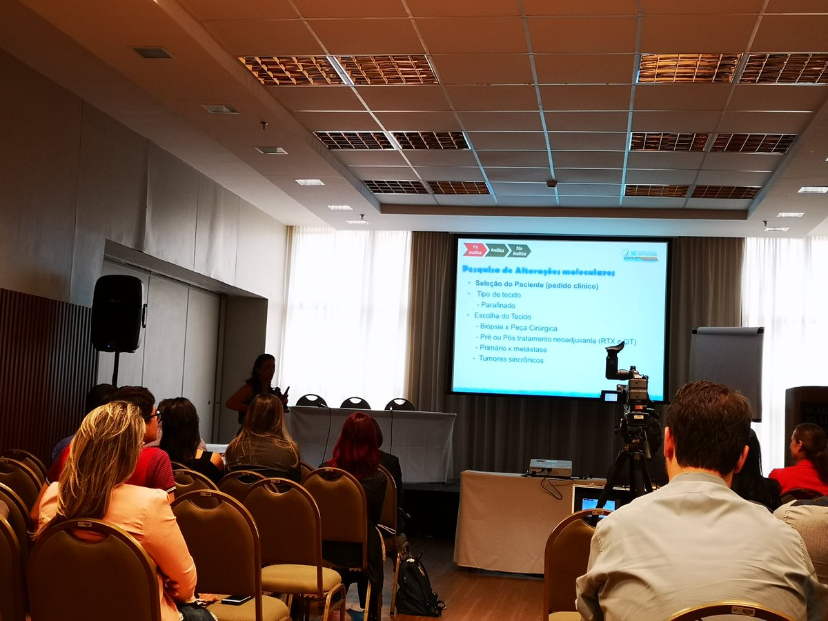 Isabela fala do cenário brasileiro em patologia mocelular #CBpato2019 #gupath #molecularpath #pulmpath @sbpatologia <a href="/Isabelawcunha/">Isabela Werneck da Cunha</a>