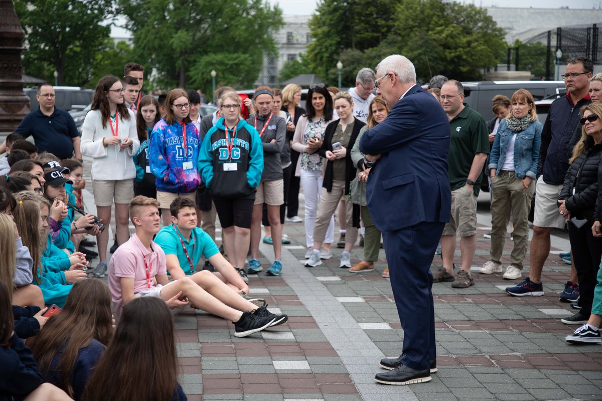 RepPaulMitchell's tweet photo. Had fun meeting with students and parents from @StPeterMacomb who were in #WashingtonDC for the school's 8th grade class trip! I hope you enjoyed your tour of the #Capitol! 🇺🇸 https://t.co/JTEx1bhY6Z