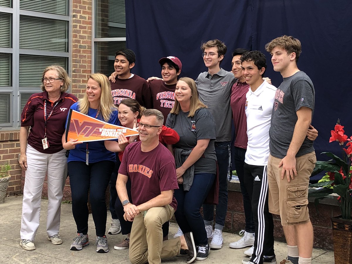 verebteaches's tweet photo. Y’all! #DecisionDay is so fun here @Park_View_HS! Huge S/O to @PVHSInteract1 and @CounselingView for helping celebrate the decisions @_PVHS19 has made for after graduation! https://t.co/xWmj3fAIv7