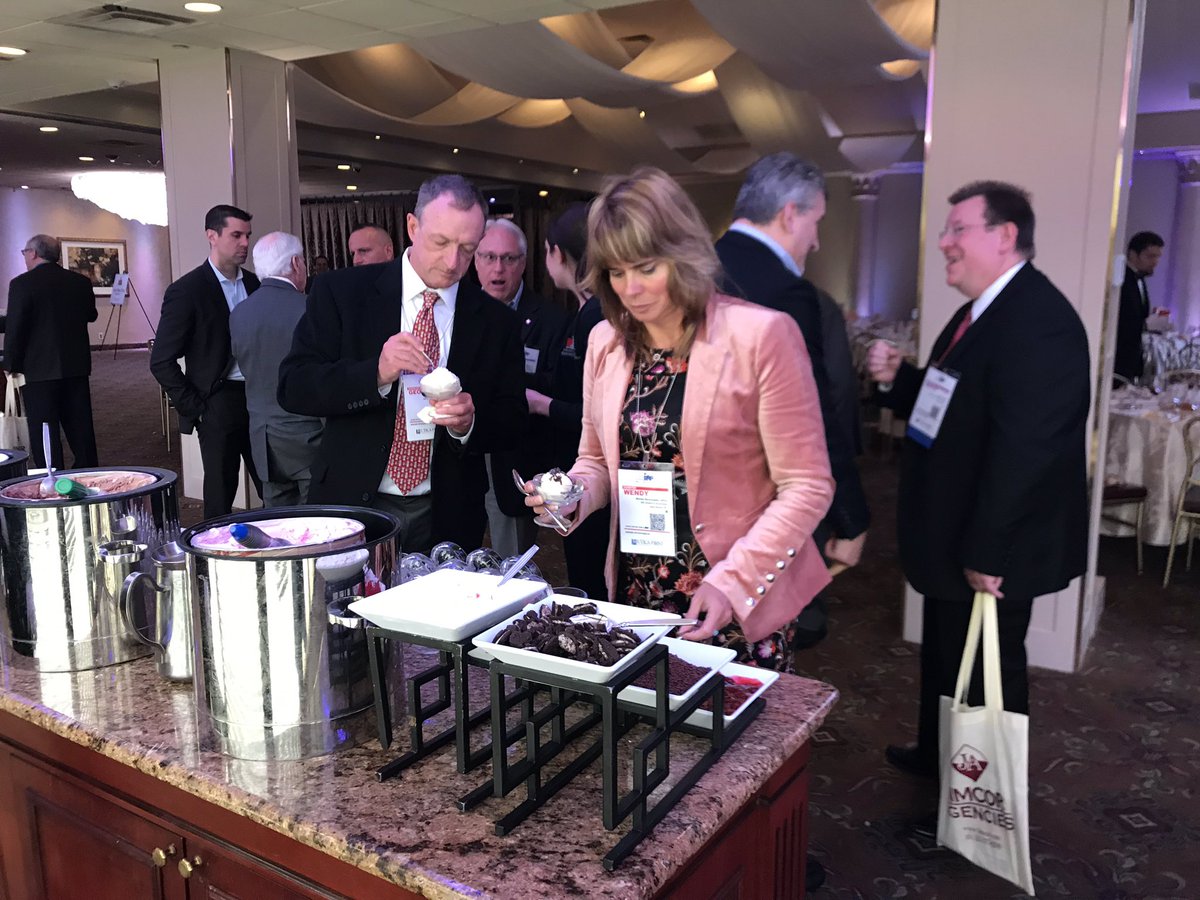 PIA_Northeast's tweet photo. Everyone is having a great time at the New York Young Insurance Professionals Ice Cream Social! #LIRAP #LIRAP19 https://t.co/TcCM6CqkmZ