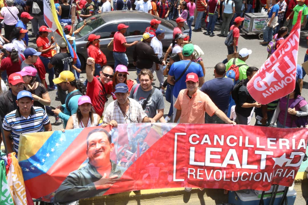 EmbaVEGuatemala's tweet photo. La marcha de los trabajadores en defensa de La Patria sale hoy a las calles de Venezuela para decirle nuevamente al imperialismo y sus lacayos que ¡No volverán! @CancilleriaVE @jaarreaza @violettabella1 @cuatesvenezuela #TrabajadoresPorLaPatria #VamosConTodo #NotTodayTrump https://t.co/ae9lr1ZgZO