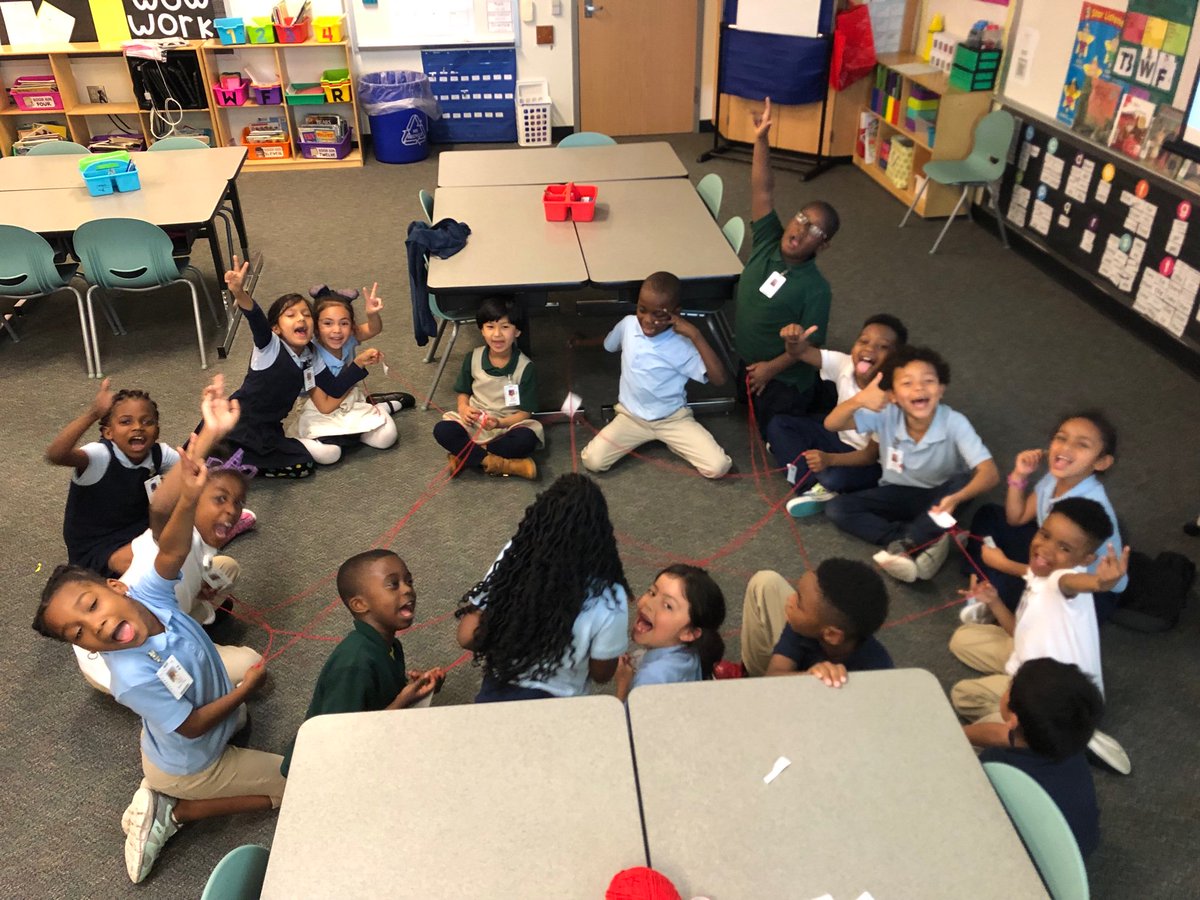 MrsCastrosClass's tweet photo. We learned about food chains and webs a few weeks ago! #timberwolfmagic https://t.co/ZiQ8A5dUdj