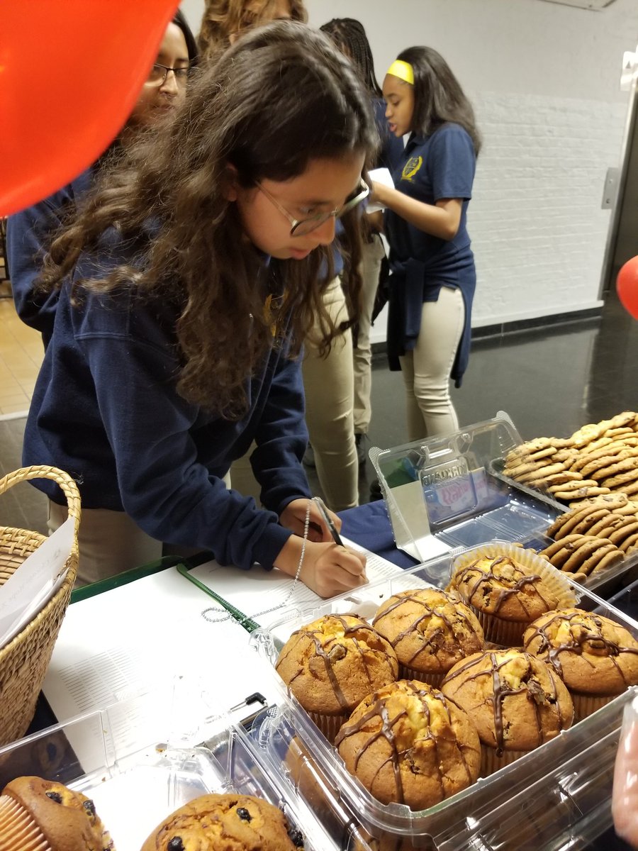 galileocounslr's tweet photo. #BetterMakeRoom 8th grade students @GalileoCPS are participating in #HighSchoolSigningDay . Congratulations to all the students! @CPS_Counselors @ASCAtweets https://t.co/rOdw0h4hiZ