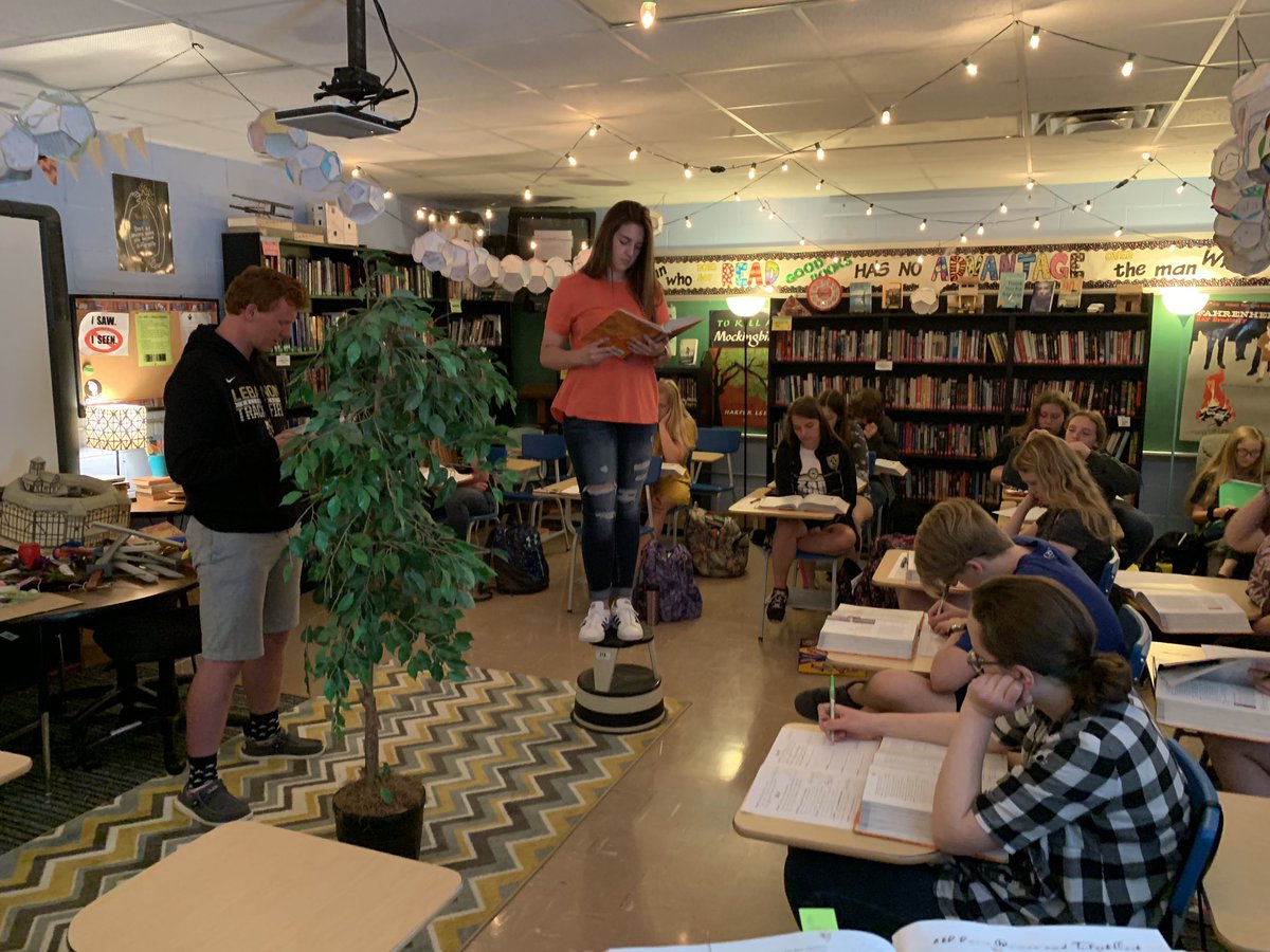 LauraLatall's tweet photo. Romeo and Juliet balcony scene! ❤️🖤 #ShakespeareisFUN #lhsbuzz @KevinGLowery @JacketsLibrary @FolgerED This is the best way to end the school year! ⚔️ https://t.co/KBSdxvkJLo