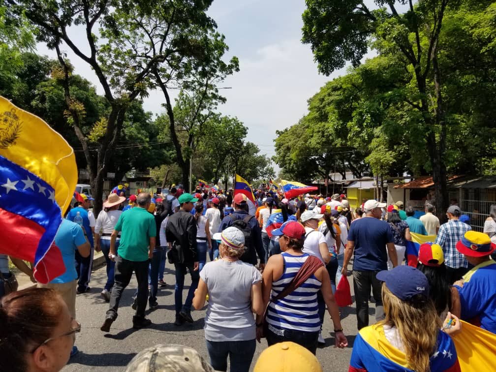 jguaido's tweet image. #Barinas tierra en la que los abusos de poder han excedido lo imaginable, no puede sorprender el ejemplo de ciudadanía rebelde que han dado hoy saliendo contra todas las trabas que la Usurpación les pone. Gracias a este pueblo por su nobleza, con ustedes #VamosConTodo
