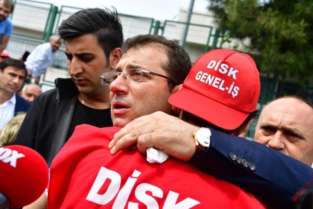 Babasına 150 milyon liraya arsalar aldıktan sonra kolunda 250 bin liralık saatle işçi kardeşine sarılıp poz vermek yapmacıklığının adıdır CHP... <a href="/ekrem_imamoglu/">Ekrem İmamoğlu</a> <a href="/herkesicinCHP/">CHP 🇹🇷</a>