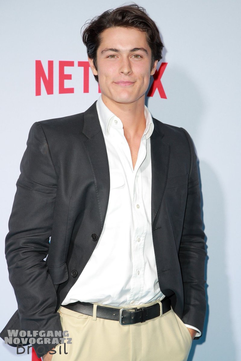 WNBRMidia's tweet photo. 📸| Wolfgang segunda-feira (29 de abril) na Premiere de #TheLastSummer no TCL Chinese Theatre em Los Angeles. #2 https://t.co/MZPp48cQTL