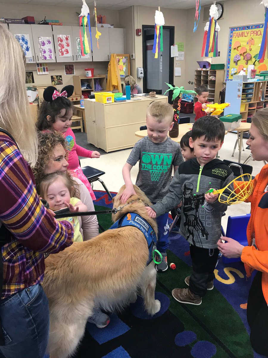 mskarla113a's tweet photo. Jeremiah, a comfort dog came to visit my PM class! We didn’t want him to leave. He was so sweet! #owbears #sd113a https://t.co/iZyWAIRT5h