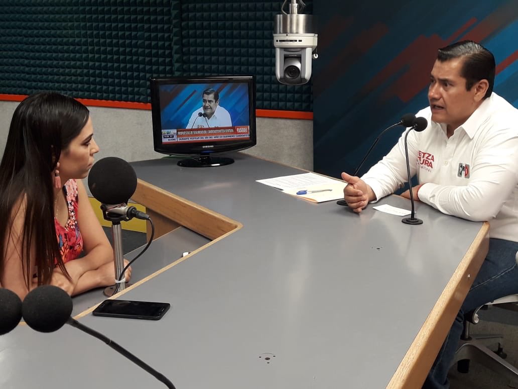 netzaventura's tweet photo. Muchas gracias por el espacio en @RadioBI, un gusto siempre platicar con @Rox_Gtz. Hoy presentamos nuestra propuesta en seguridad 👮🏻‍♂️ #RecuperemosAgs https://t.co/jqVHNG6k6z