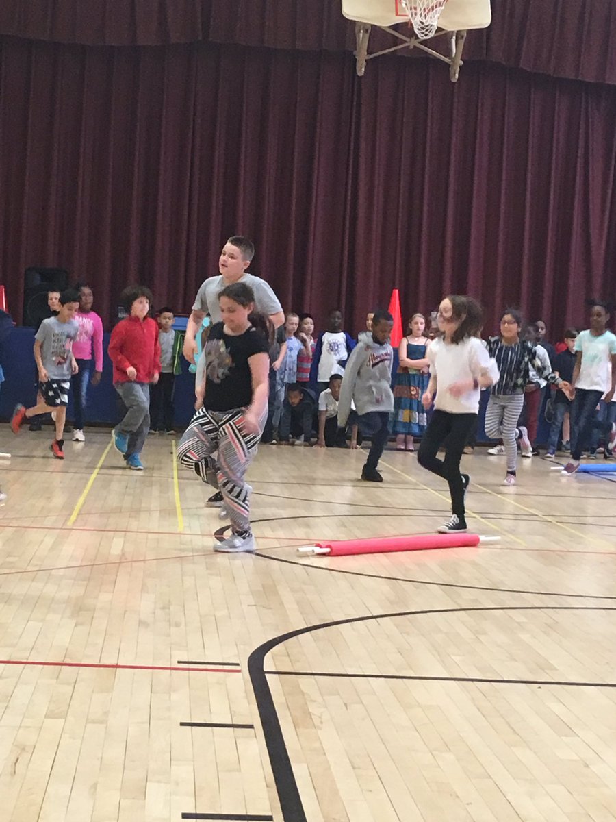 j_steffen2000's tweet photo. 4th grade’s spring festival dance @MPS_Buckley https://t.co/dPdZhT0AzP