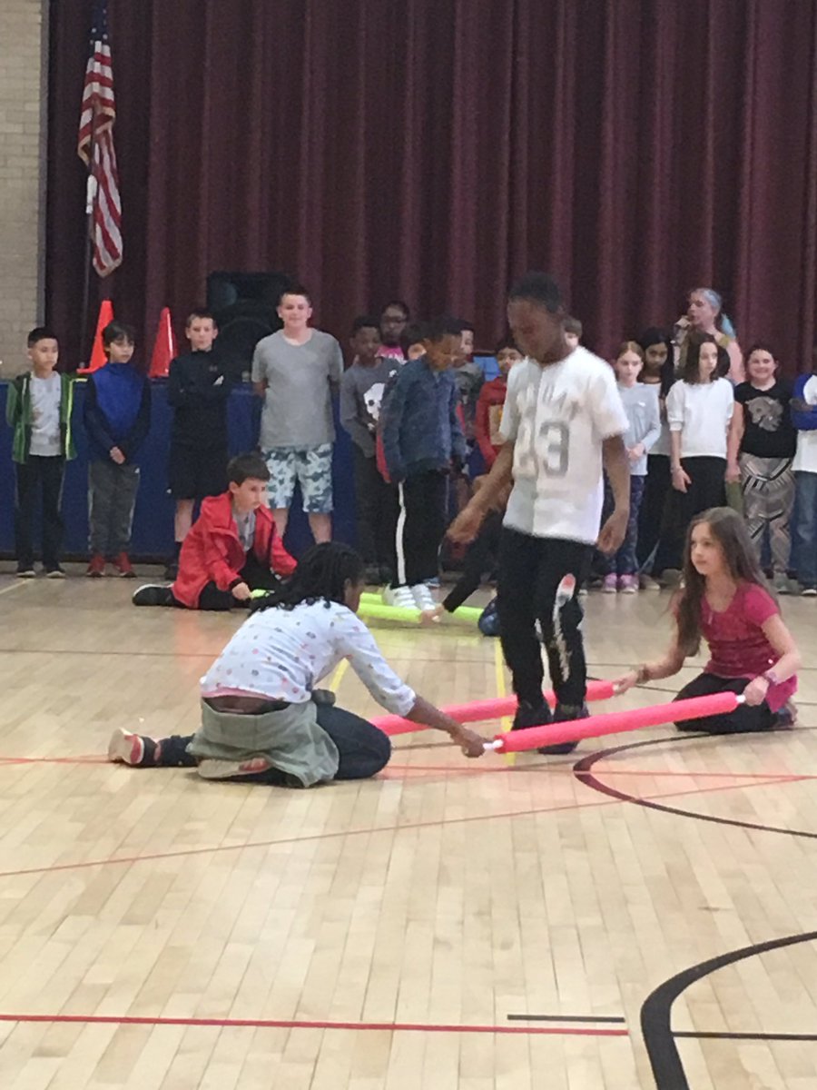 j_steffen2000's tweet photo. 4th grade’s spring festival dance @MPS_Buckley https://t.co/dPdZhT0AzP