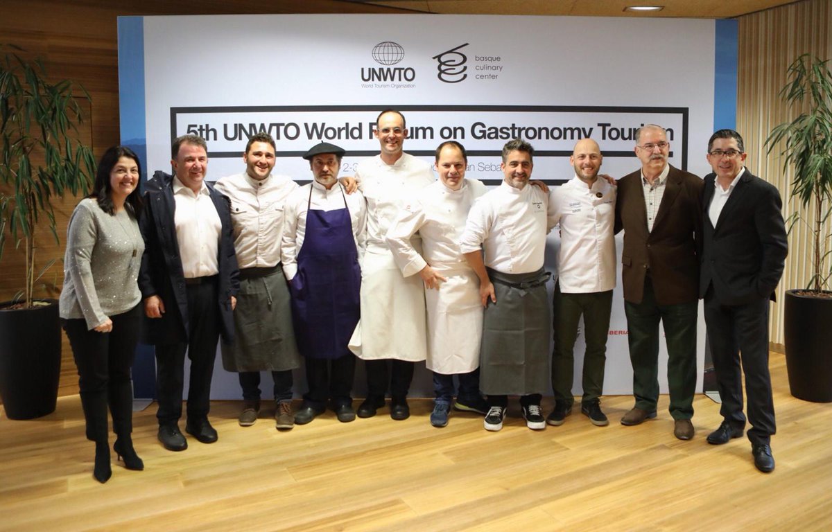 El 5º Foro Mundial de #TurismoGastronómico de <a href="/UNWTO/">UN Tourism</a> y BCC en #SanSebastián comienza con una cena de bienvenida de la mano de los seis cocineros vascos Gorka Txapartegi, Dani López, Enrique Fleischman, <a href="/Inigo_Lavado/">Iñigo Lavado</a>, Ismael Iglesias y Roberto Ruiz. ¡Bienvenidos! #WFGT