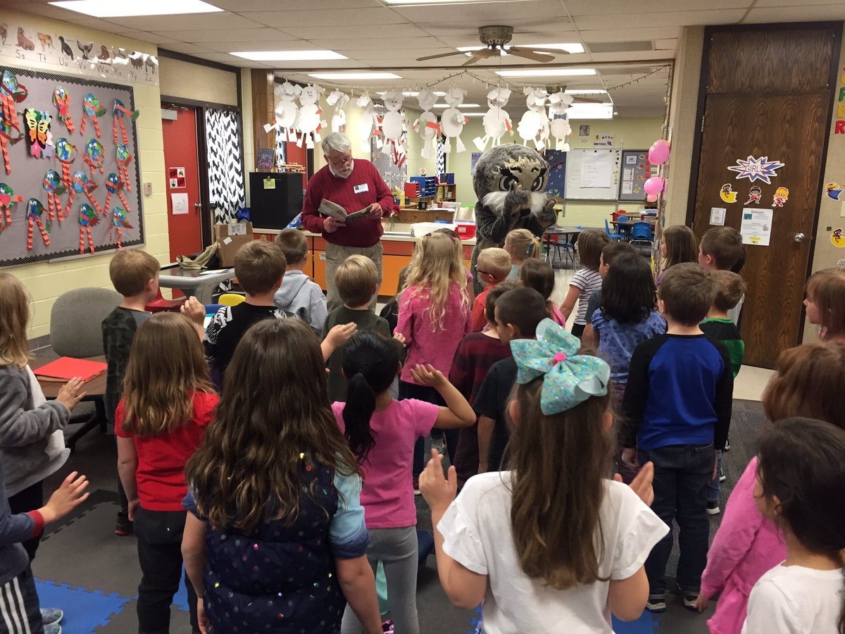 Josh the Otter joined Washington today to inform us about water safety!#washwildcats