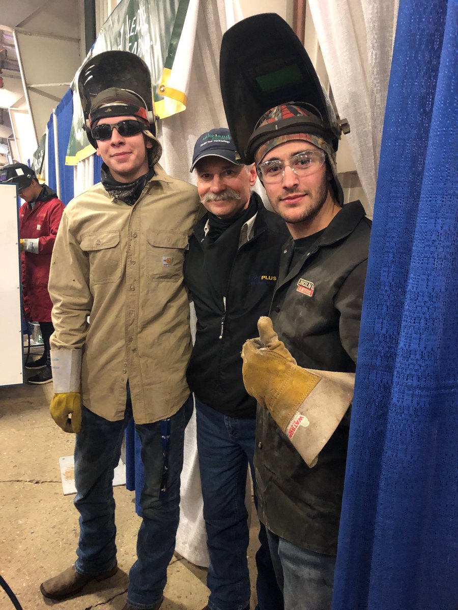 mgrinde's tweet photo. So nice to see these 3 in the booth at ⁦@TryATradeLloyd⁩ today!  Past da credit students and an instructor from the ⁦@BTPS28⁩ ⁦@LakelandCollege⁩ dual credit trades program helping others learn about their passion! https://t.co/4DhZbENPz3