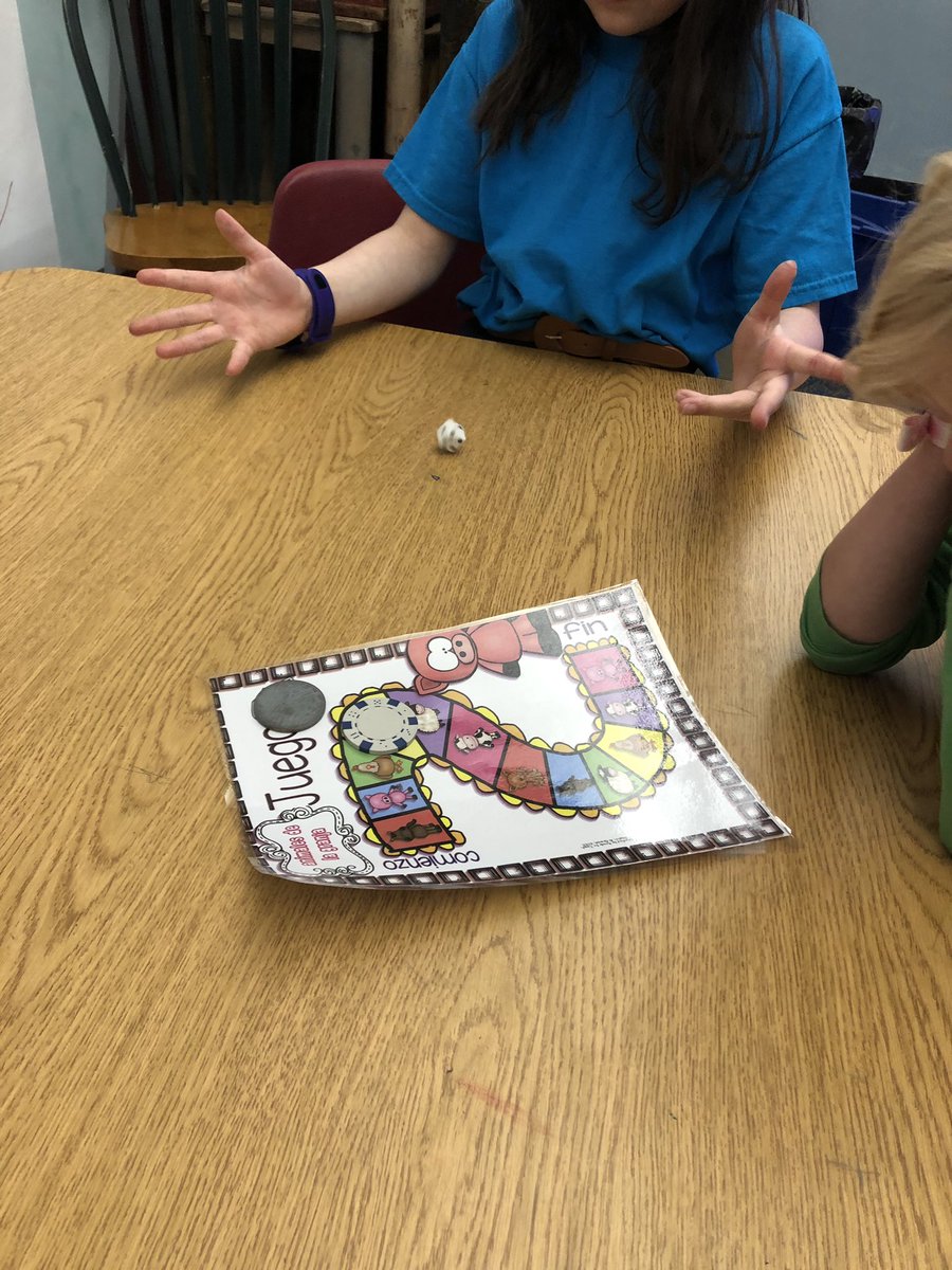 FRESpanish's tweet photo. Los animales de la granja...learning through play. @FREprincipal #FriscoPanthers https://t.co/YpxeIHOOuO