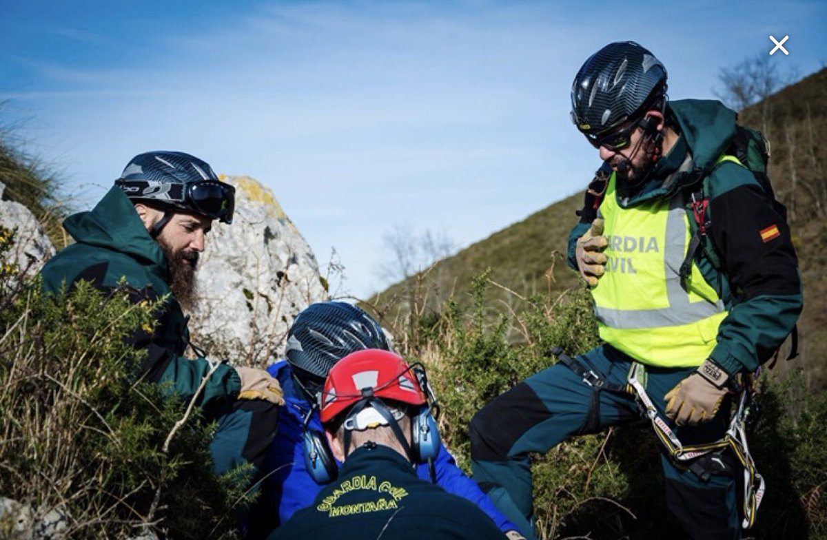 interiorgob's tweet photo. Gracias a todas las personas que trabajan en @interiorgob en:

◽️#InstitucionesPenitenciarias 
◽️@guardiacivil 
◽️@policia
◽️@DGTes 
◽️@proteccioncivil 
◽️Servicios centrales

Por garantizar la seguridad y protección de los españoles los 365 días del año.

¡Feliz #DíaDelTrabajo! https://t.co/Wvd5ylgvgC