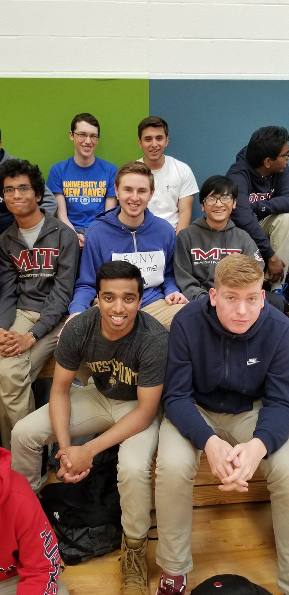 esumstweet's tweet photo. ANOTHER successful College &amp; Career Decision Day in the books! ESUMS' Class of 2019 is HYPED about their future! THIS is life after #ichooseesums! #onenewhaven @esumsprincipal @NewHavenSuper @tflow_0271 https://t.co/GKdZpWq2P6