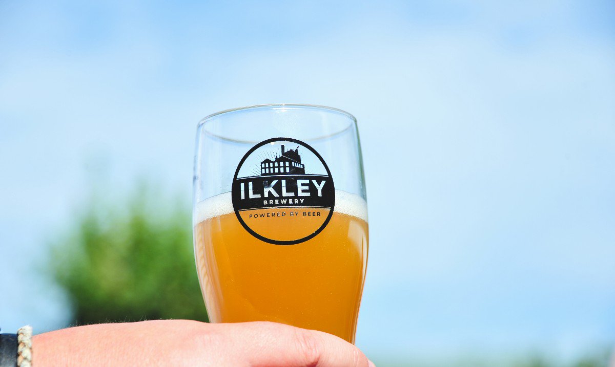 Calling all <a href="/WYFRS/">West Yorkshire Fire and Rescue Service</a> men &amp; women!📢

If you're off duty this weekend come see us! Show your ID for FREE entry Fri &amp; Sat @ our Bank Holiday Social... (this covers the whole family on Sat). 

It looked thirsty work putting out our #wildfire

Please RT/Share #heroes #poweredbybeer
