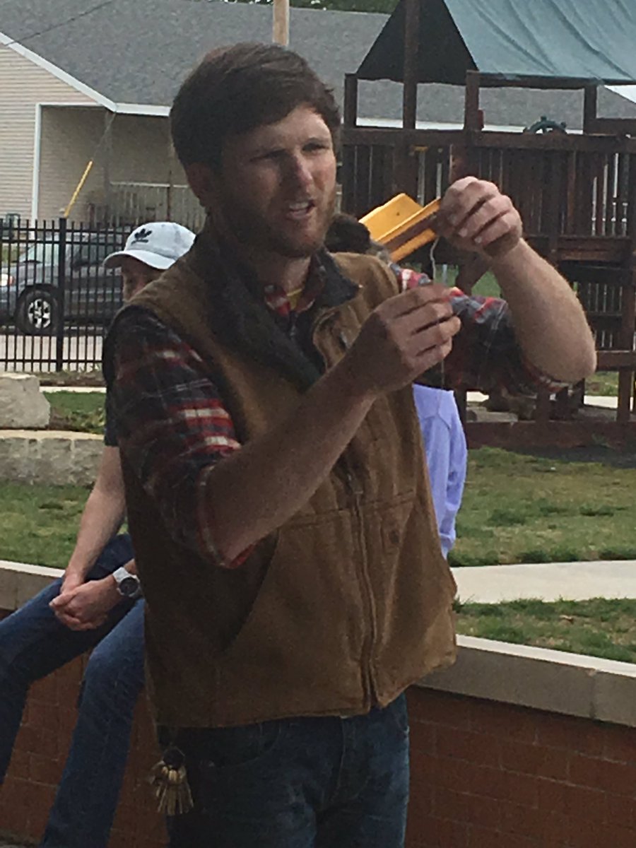 munschlover's tweet image. Thanks @dmknapp21 for bringing your high school students to Inman Elementary to teach first and second graders about plants. #MaximizingResources