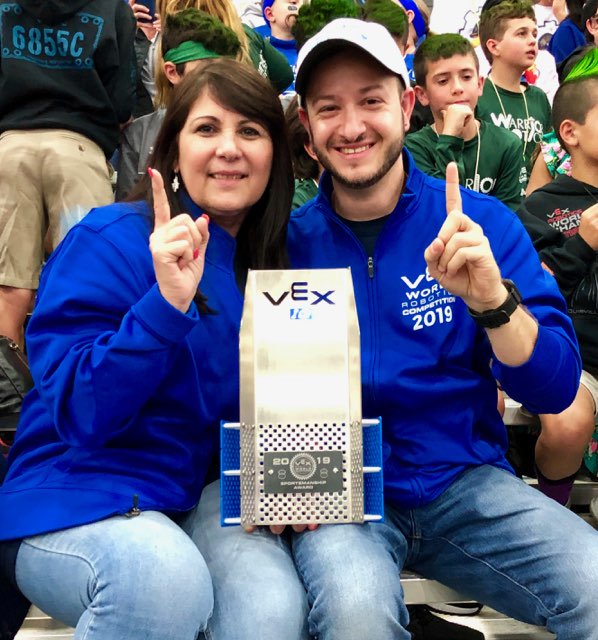 uschool_nsu's tweet photo. A BIG congrats to our Lower &amp; Upper School #Robotics teams for competing @ the 2019 @VEXRobotics World Championship in Louisville, KY! Our Lower School team received the Sportsmanship Award out of 409 teams &amp; our Upper School team placed 2nd for the Design Award out of 582 teams. https://t.co/pl6qiJCzYc