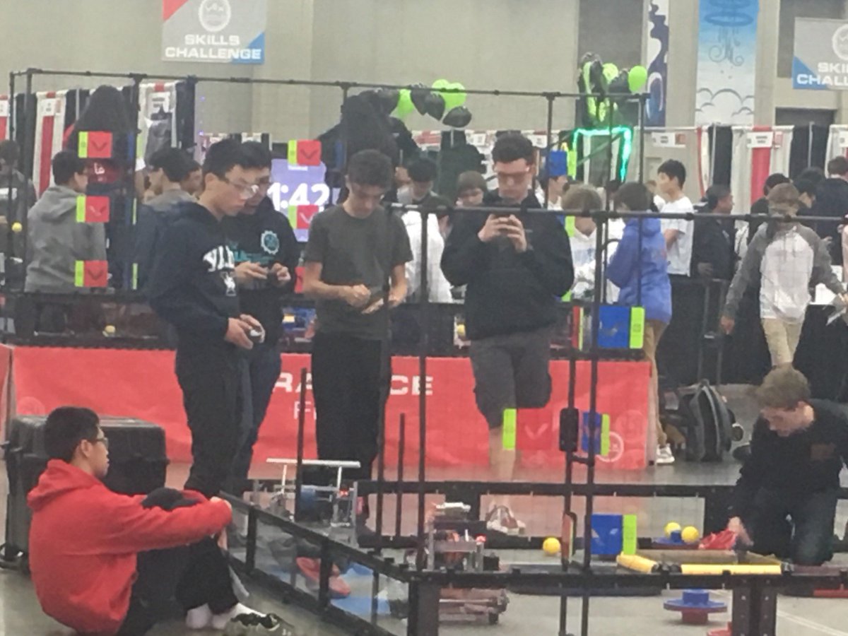 uschool_nsu's tweet photo. A BIG congrats to our Lower &amp; Upper School #Robotics teams for competing @ the 2019 @VEXRobotics World Championship in Louisville, KY! Our Lower School team received the Sportsmanship Award out of 409 teams &amp; our Upper School team placed 2nd for the Design Award out of 582 teams. https://t.co/pl6qiJCzYc