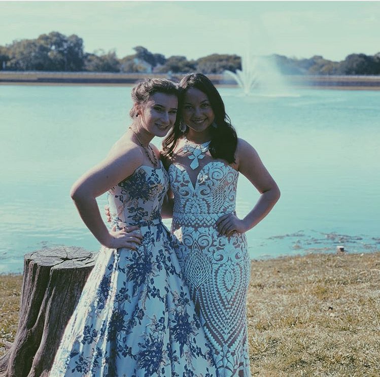 FMHSFlutes's tweet photo. Our beautiful flutes @ prom! https://t.co/8zGVSxNwPC