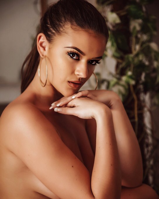 New set on my website https://t.co/QcK9OxRYFj ❤️💋 https://t.co/5Hdssup2Oz