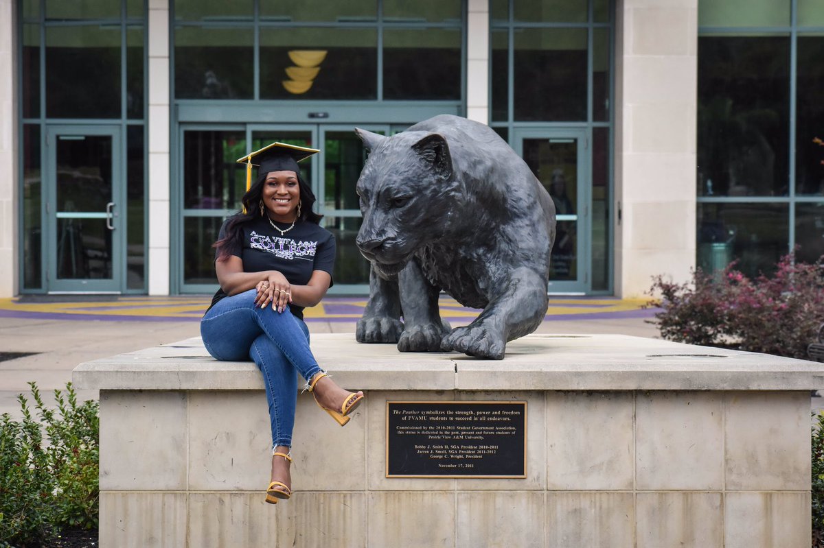 doubleNN__210's tweet image. I can see the finish line. 

9 more days. 👩🏾‍🎓

#PVGradSwag #PVAMU19